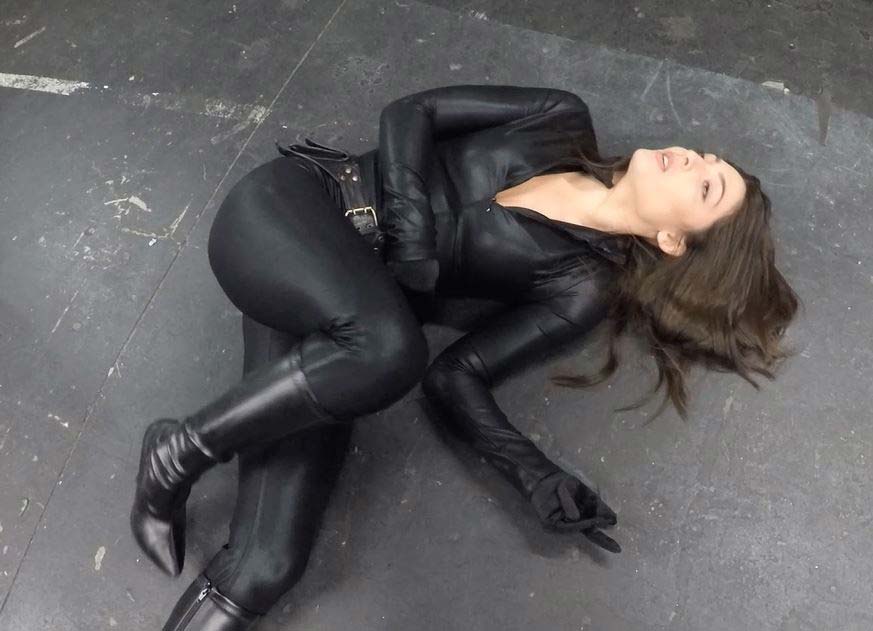 Sexy Mom In Black Leather Boots Fucked In Her Ass 2